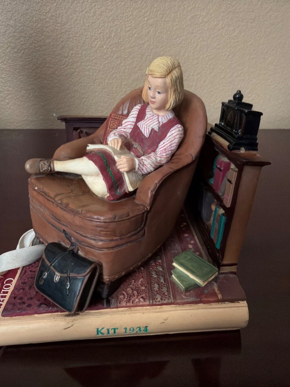 2002 Hallmark American Girl Kit Kittredge 1934 Bookend Resin Figure w/Tag FLAW - Picture 5 of 14